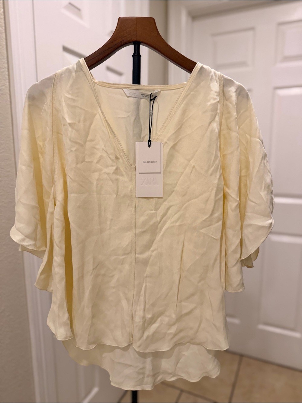 Zara V-Neck Flutter Sleeve Blouse in a cream color Size XL NWT